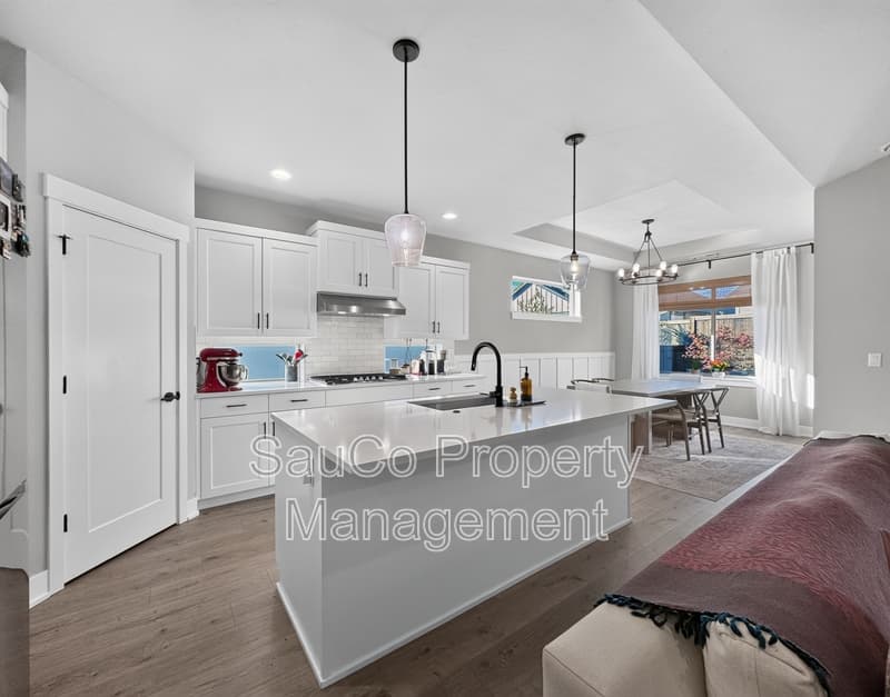 Hillsboro House: 8063 Southeast Reddington Street
