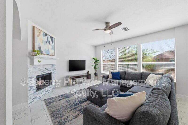 Fort Worth House: 4943 Sunset Ridge Drive