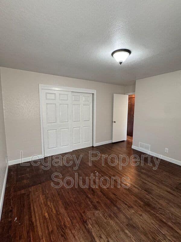 Bismarck House: 1113 N 18th St