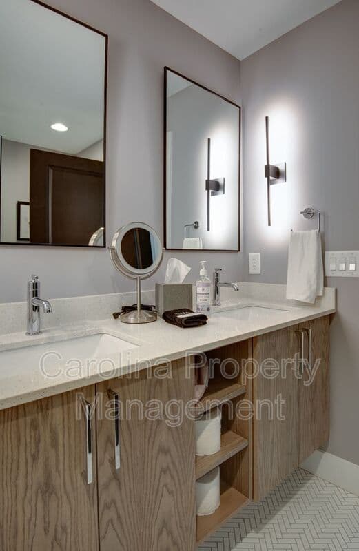 Charlotte House: 3945 Rockfern Rd