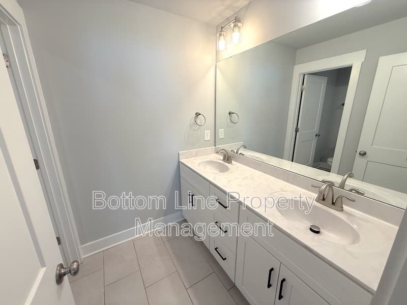 Charlotte Townhome: 2923 Burgess Dr