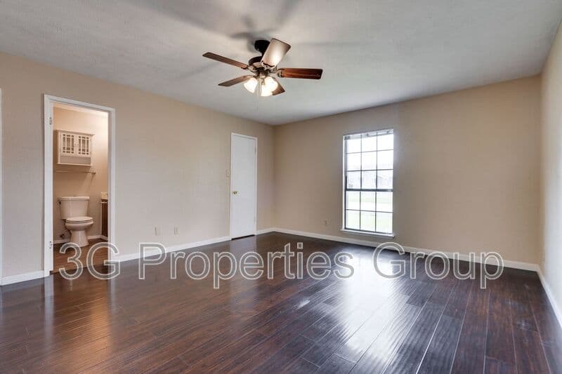 Coppell House: 216 Park Meadow Way