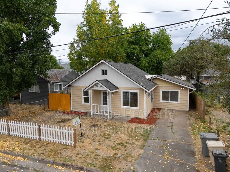 Albany House: 319 15th Ave SE