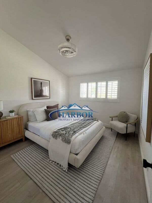 Hawthorne Townhome: 14468 Yukon Avenue