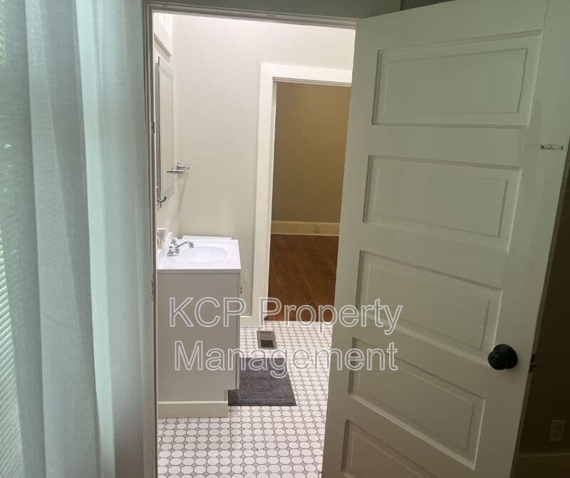 Fort Smith House: 3101 Park Avenue