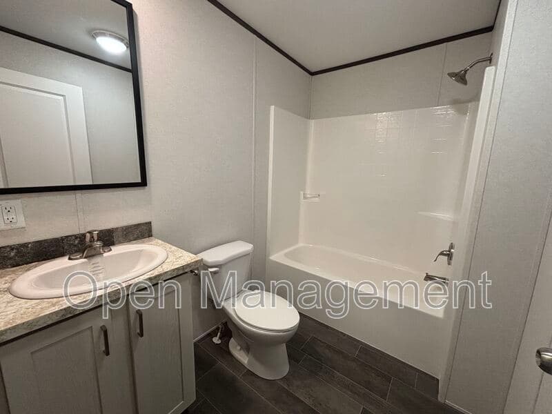 Bismarck House: 725 S 12th St