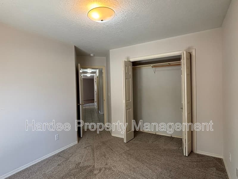 Boise House: 688 S Gamay Ln
