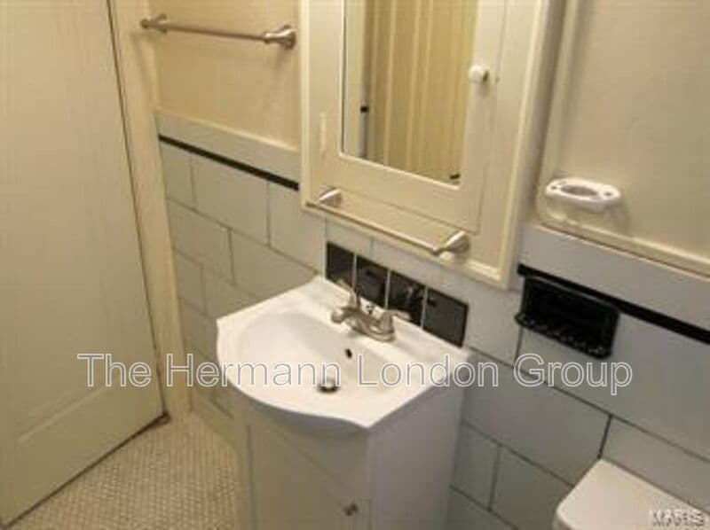 Saint Louis Condo: 4515-4517 Rosa