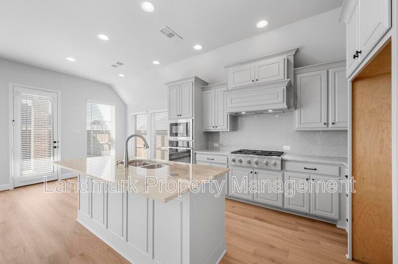 Mansfield House: 1822 Buckeye Lane