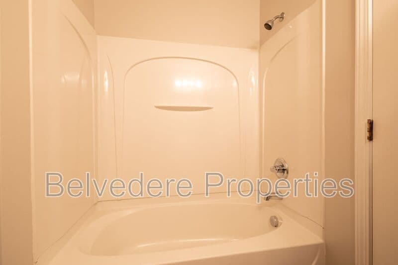 High Point House: 6121 Hedgecock Cir