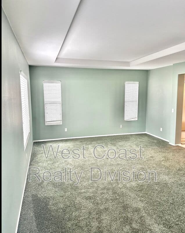 Lake Elsinore House: 18468 Hillview Lane