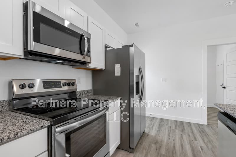 Centerton House: 881 Ventnor Avenue