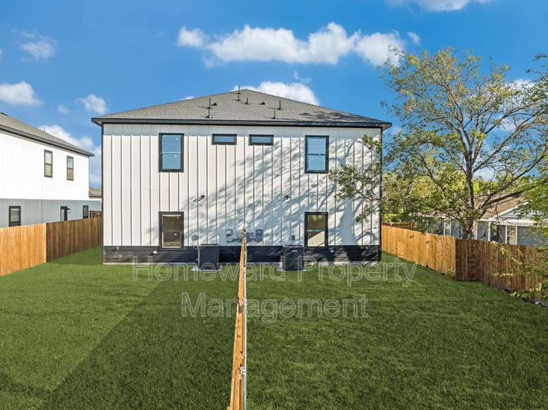 Fort Worth House: 8005 Doreen Avenue