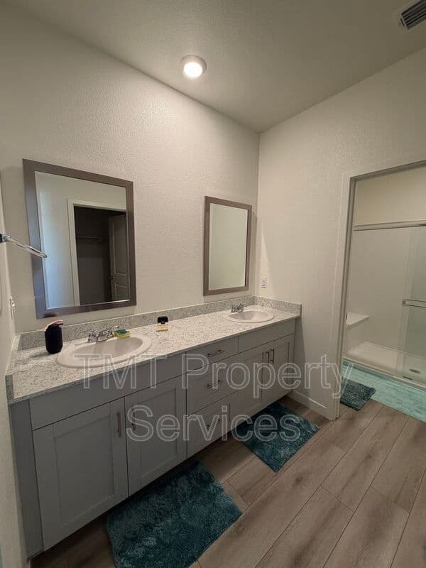 Dixon House: 1705 Orchid Avenue