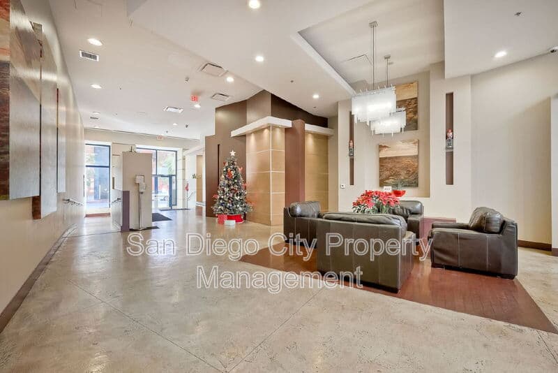 San Diego House: 530 K Street