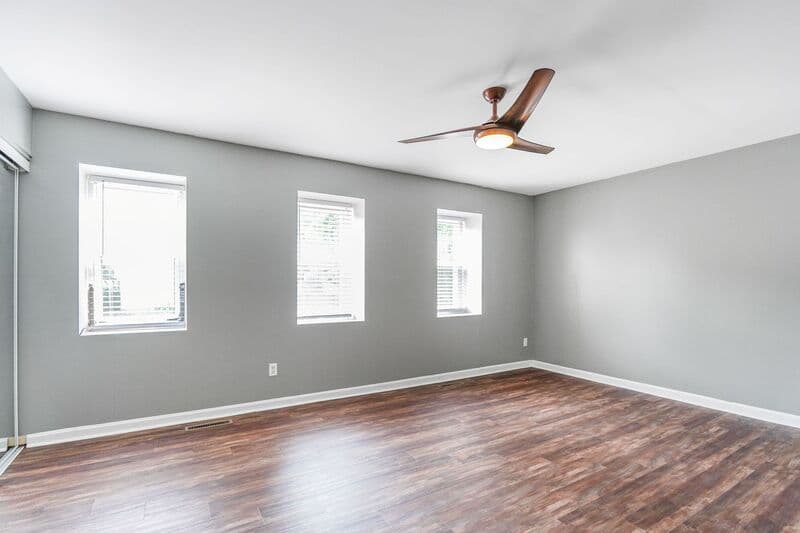 Fredericksburg House: 128 kings Mill Drive