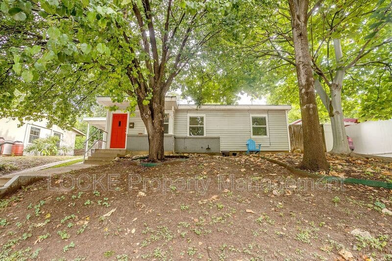 Fort Worth House: 3808 Bryce Ave
