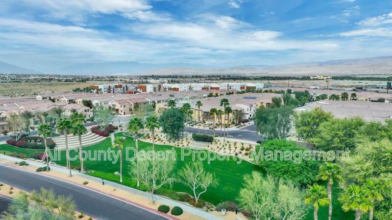 Palm Desert House: 474 Via De La Paz