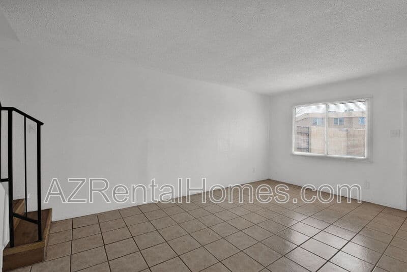 Phoenix Townhome: 4715 E Jones Ave
