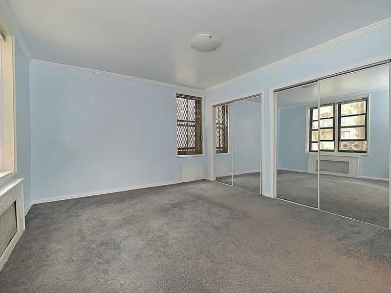 Queens Condo: 14050 Burden Cres