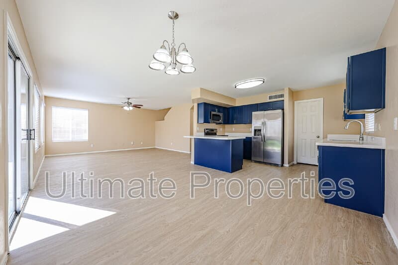 Surprise House: 11911 N 148th Ave