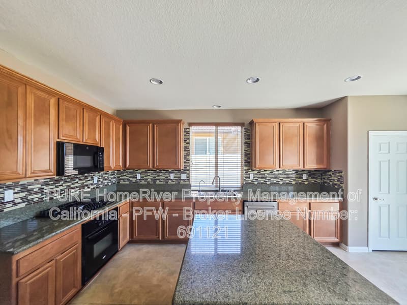 Wildomar House: 23655 Glazebrook Rd
