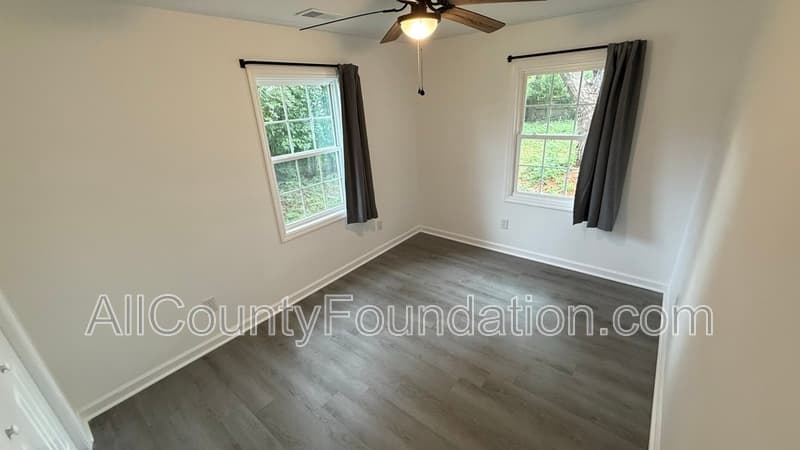 Goose Creek House: 212 Ellen Street