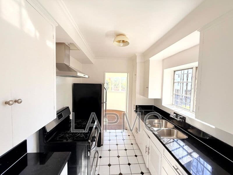 Los Angeles House: 3919 W. 8th Street