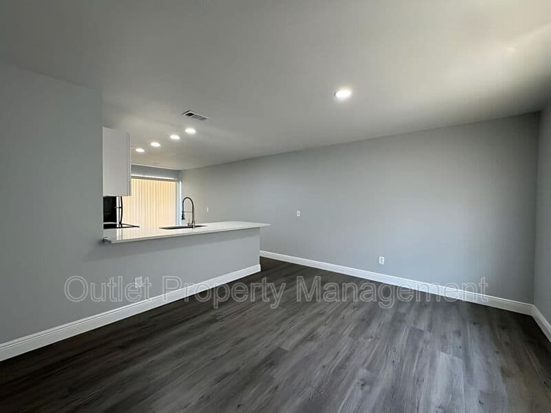 DeLand House: 442 S Hill Avenue