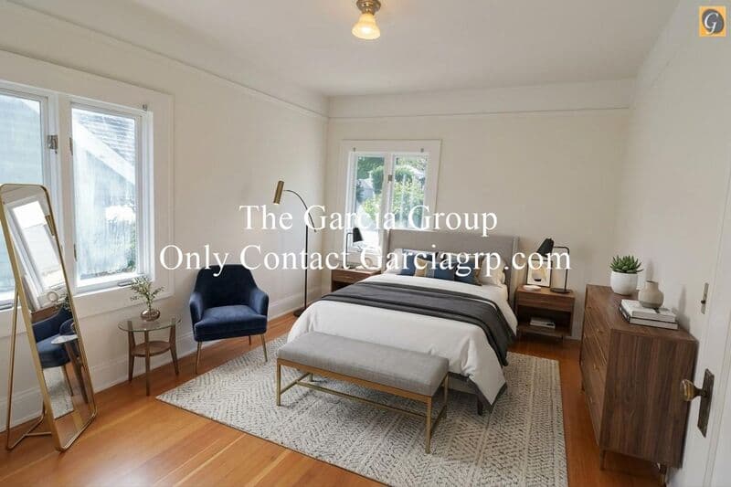 Portland House: 6132 S Corbett Ave