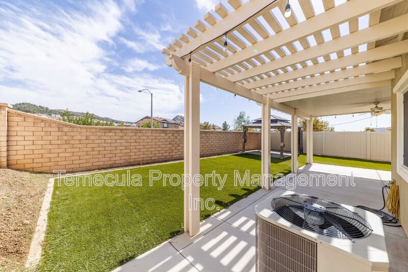 Fallbrook House: 35444 Asturian Way