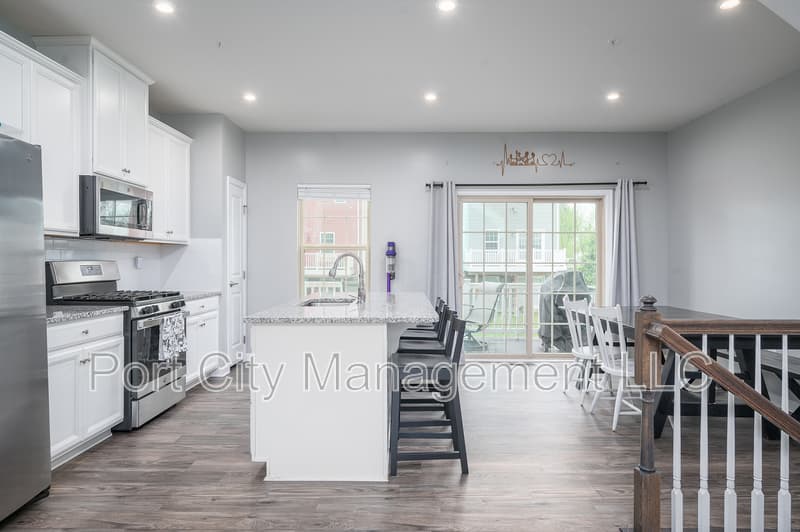 Brooklyn Park Townhome: 112 Patapsco Land Way