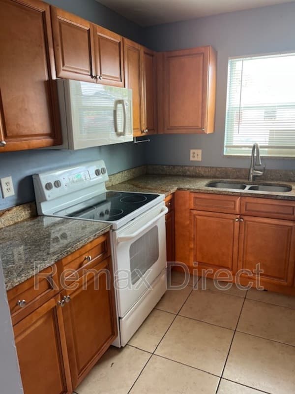 west palm beach Condo: 2675 lakehaven road w