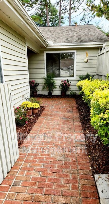 Wilmington House: 6015 Caddy Circle