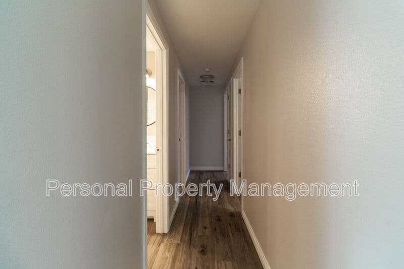 Vancouver House: 13906 NE 52nd Street