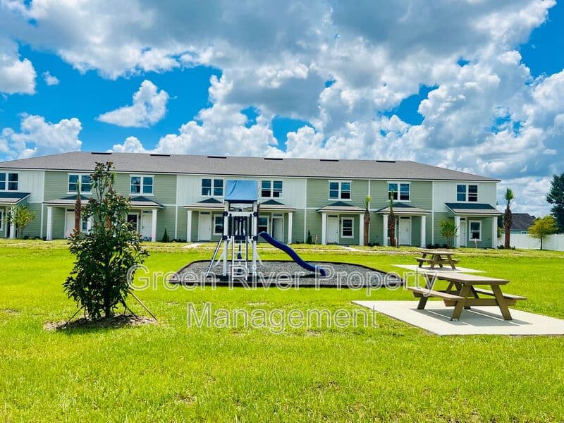 Middleburg House: 827 Rivertree Place