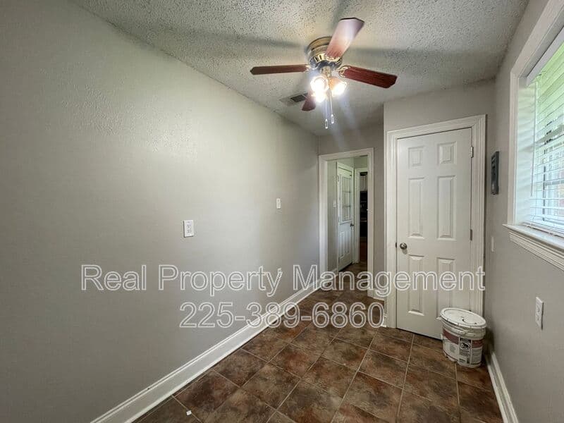 Baton Rouge House: 275 W Chalfont Dr.