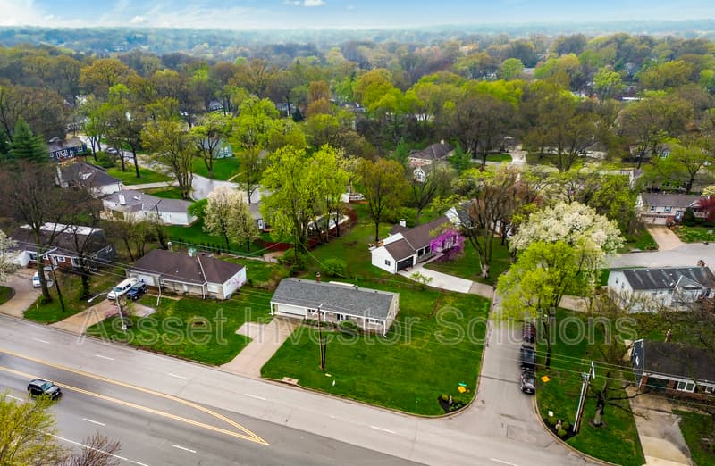 Leawood House: 8400 State Line Rd