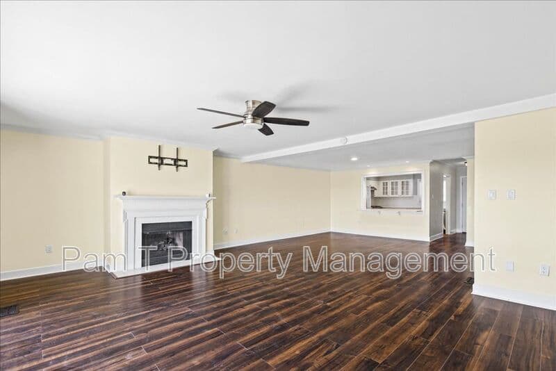 Savannah Townhome: 12502 Apache Ave