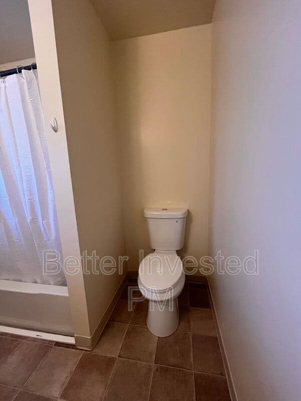 Santa Rosa House: 925 Beaver Ln