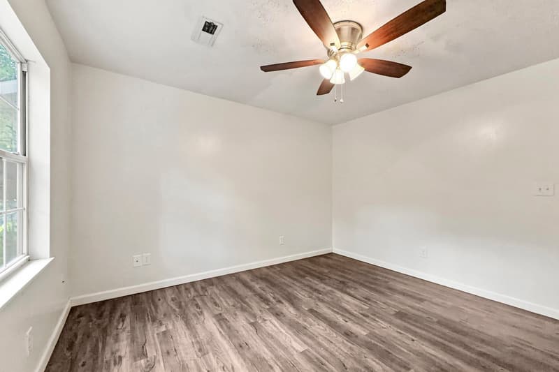 Maynardville Condo: 300 Cross Creek Rd, Maynardville 37807