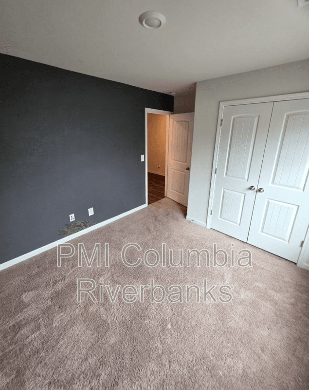 Elgin House: 218 Sundew Rd