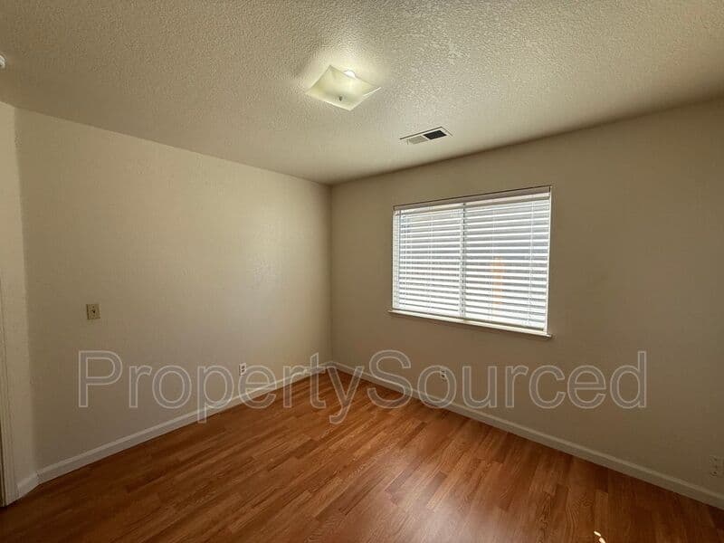 Lathrop House: 15050 Hollyhock Ct