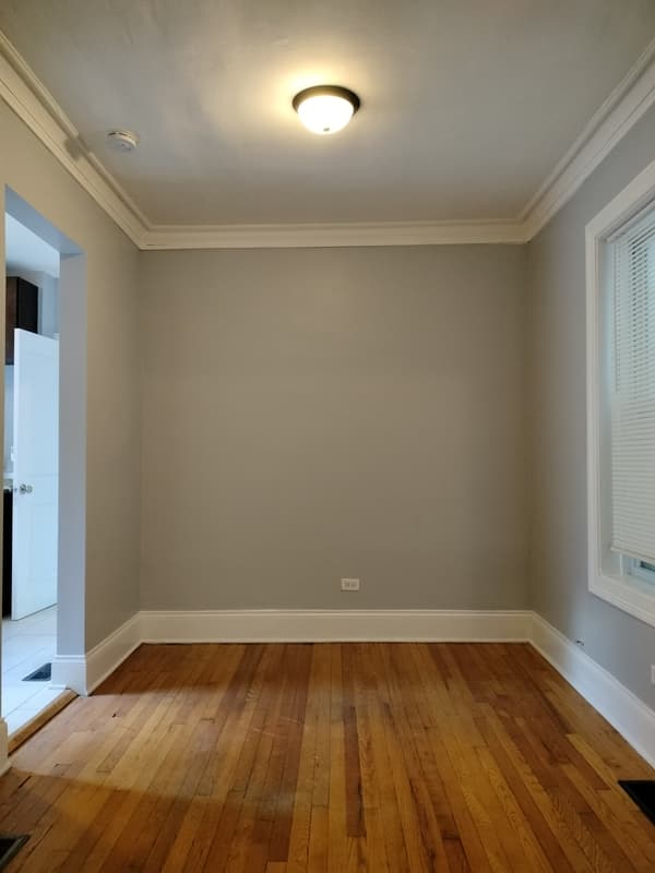 Chicago Condo: 7408 South Eberhart Avenue - 1R
