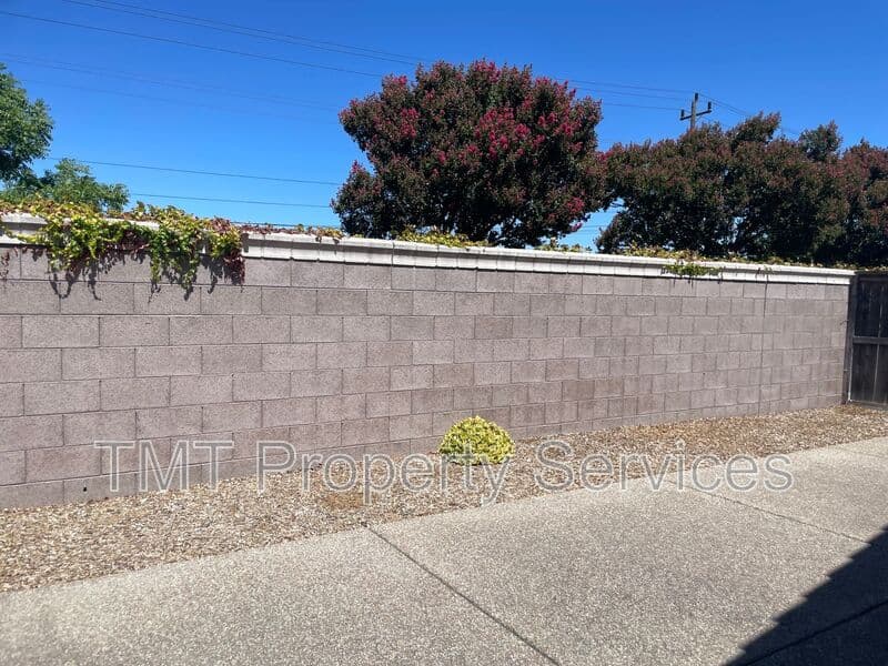 Elk Grove House: 10408 Siltstone Way