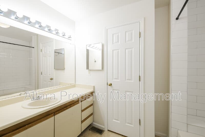 Aurora Townhome: 10041 E Mexico Ave