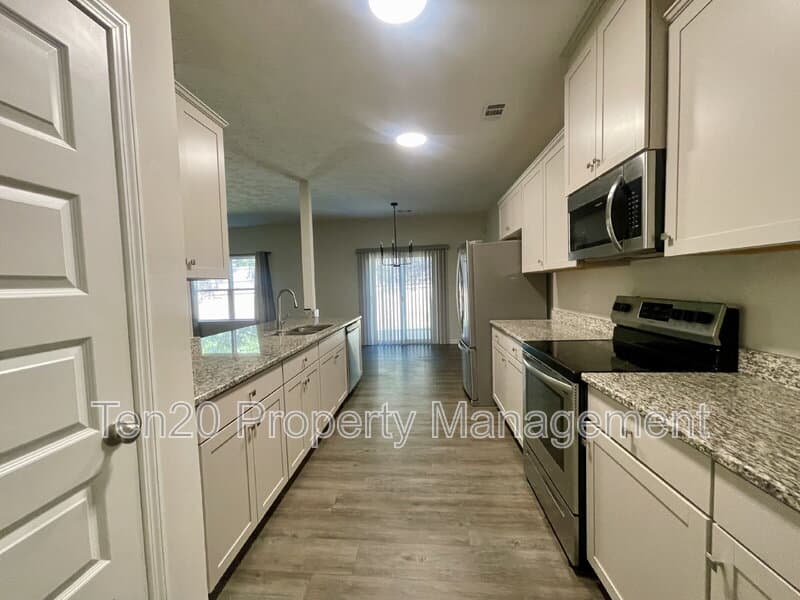 Phenix City House: 36 Willow Trace Dr