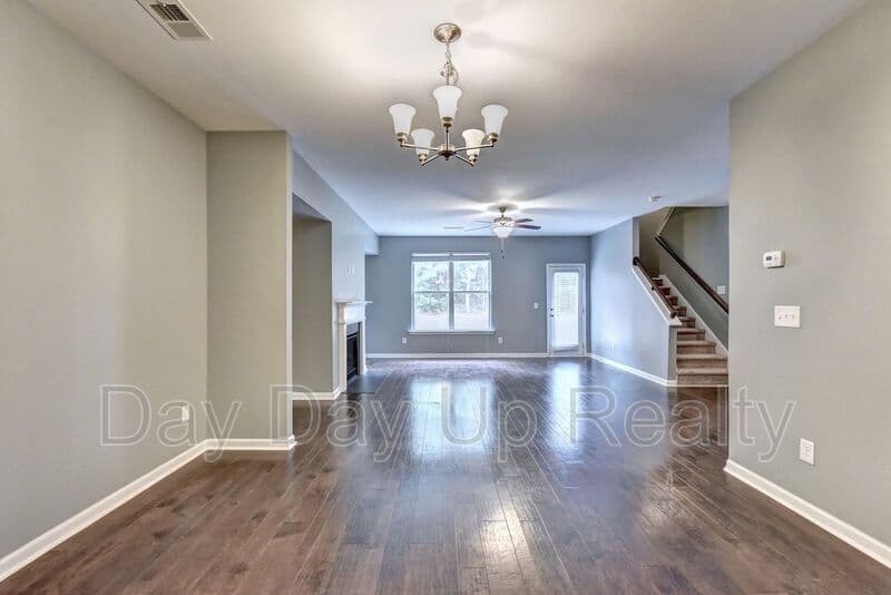 Suwanee House: 5605 Bright Cross Way
