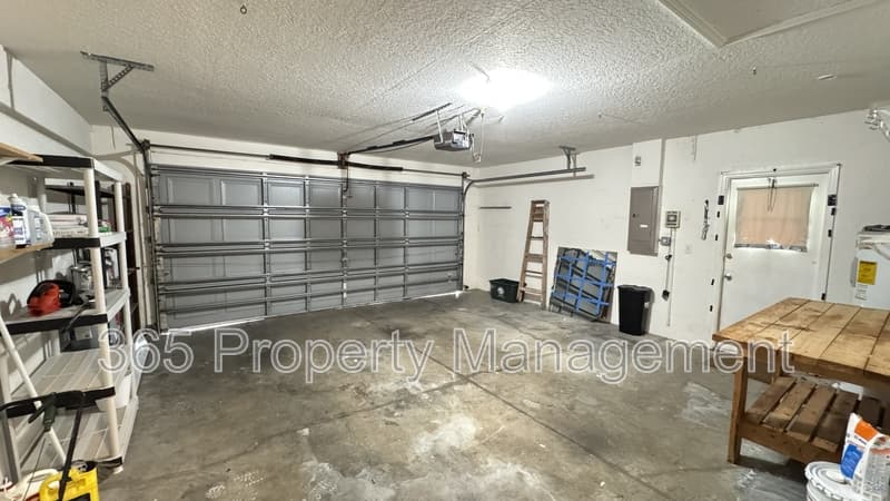 Spring Hill House: 12175 Katherwood Street