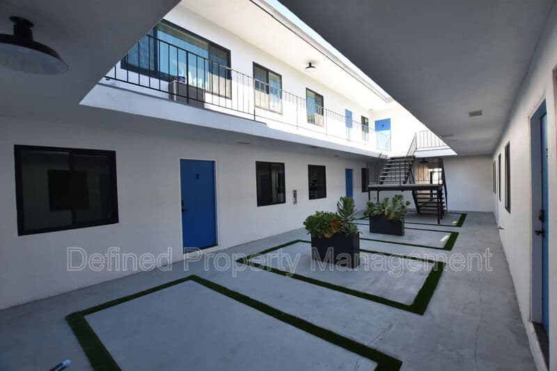 Los Angeles Condo: London 3415 - 3415 London Street Los Angeles, CA 90026